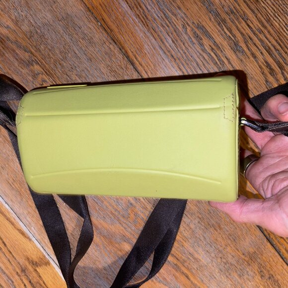 SONY hard case moss green/never used/measures 7.5 x 4x3 (magnetic close flap) - Picture 6 of 7